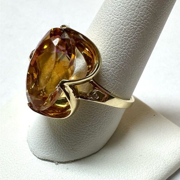 10k Yellow Gold 15ct Sunrise Topaz And .02ct Diamond Ring - Picture 3 of 7